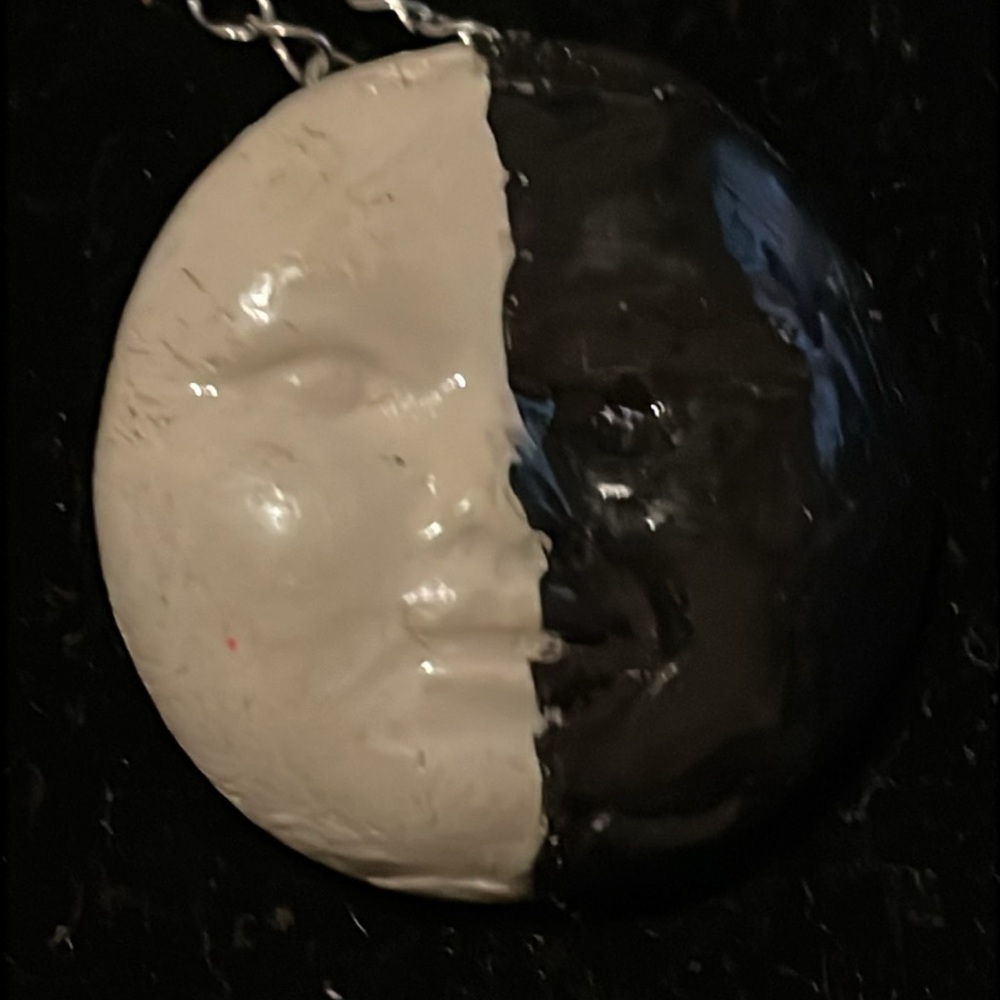 Black and White Pendant Necklace - Picture 6 of 16